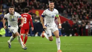 Dzeko và giấc mơ dự World Cup lần hai ở tuổi 40