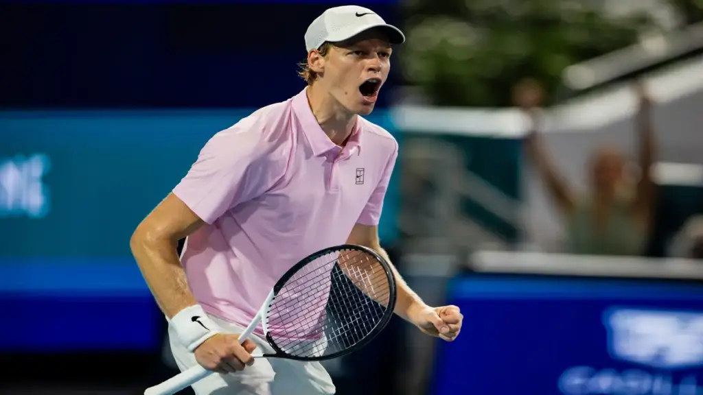 Jannik Sinner sáng cửa vô địch Miami Open, gây áp lực lên Alcaraz