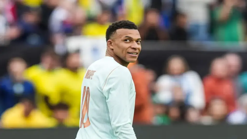 Mbappe áp sát kỷ lục ghi bàn mọi thời ở tuyển Pháp