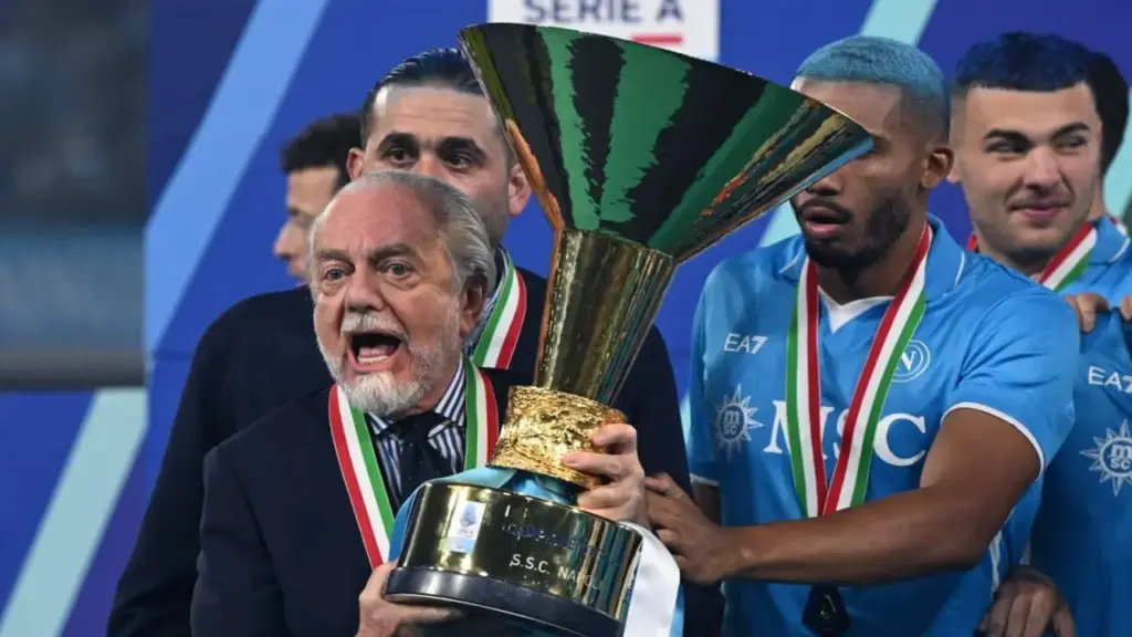 Chủ tịch Napoli muốn trận đấu rút xuống 50 phút, bỏ thẻ đỏ
