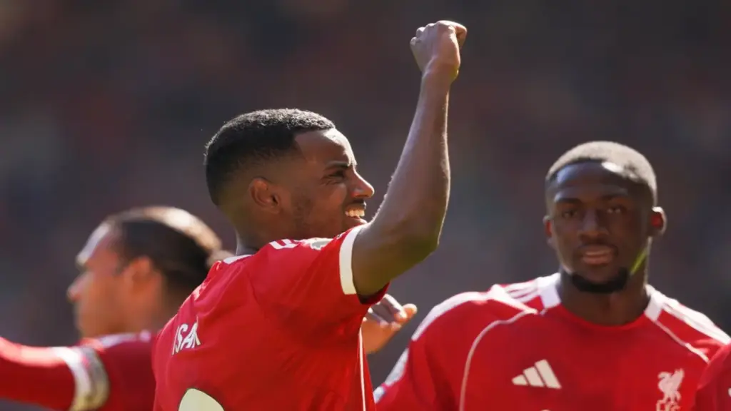 Ghi bàn thắng thiếu fair-play, Crystal Palace cũng không thể ngăn Liverpool vào tốp 4