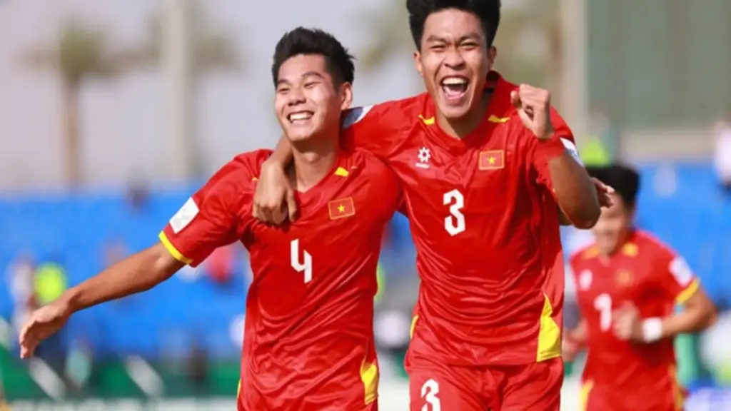 Hậu vệ trẻ ở đội tuyển Việt Nam: Kiên trì để lọt vào 'mắt xanh' thầy Kim