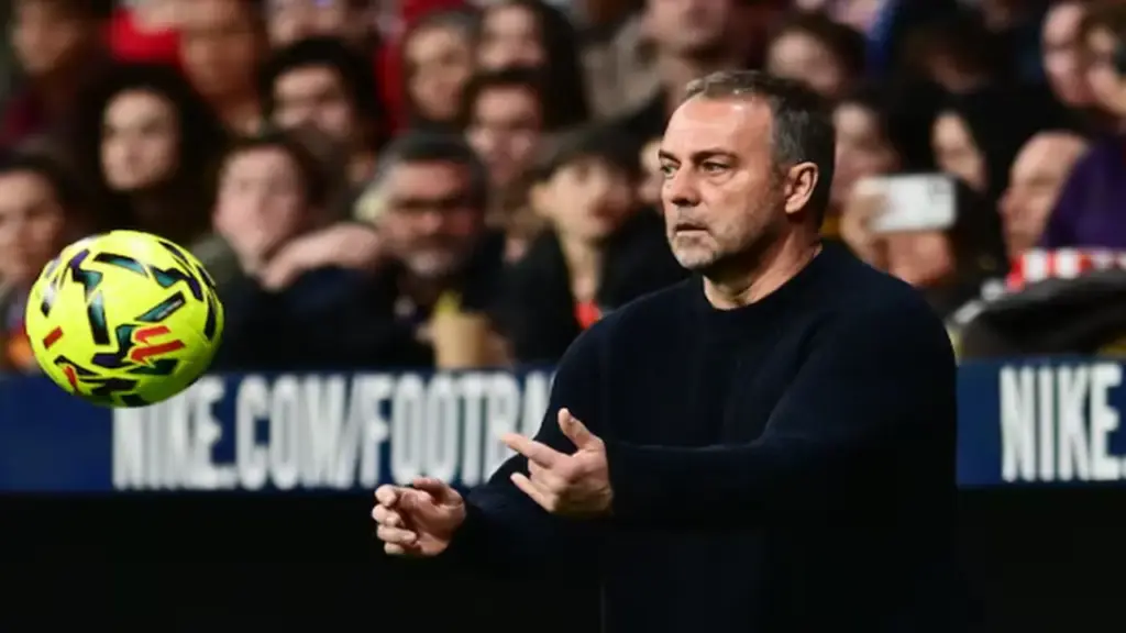 HLV Flick tố VAR thiên vị Atletico Madrid