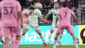 Messi ghi bàn trong ngày ra mắt sân mới