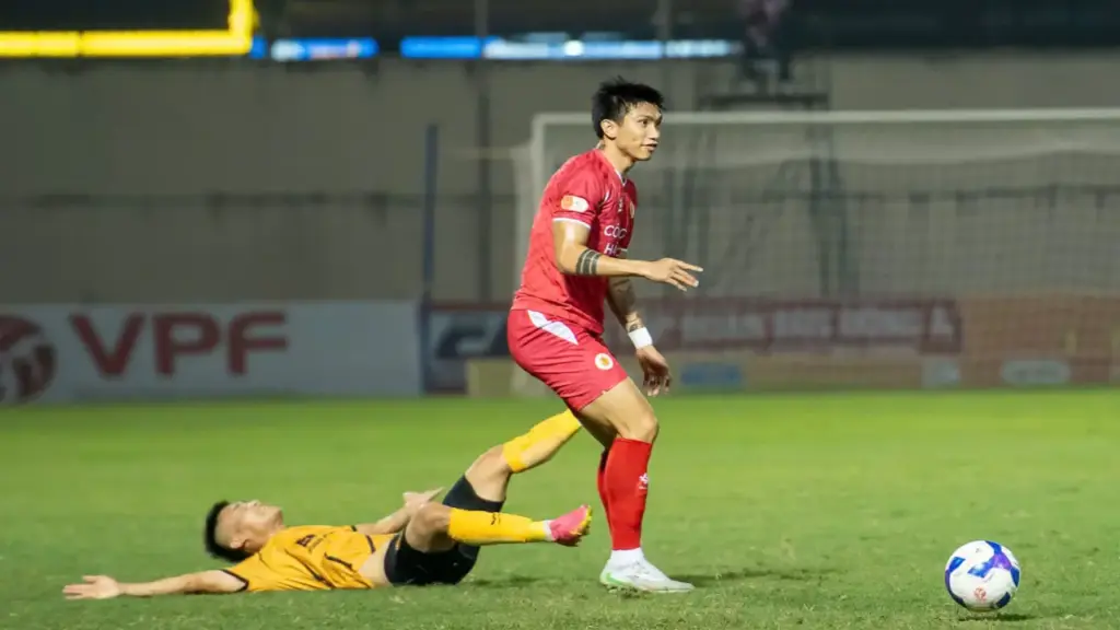 Siêu phẩm của Văn Hậu đẹp nhất V-League tháng 3