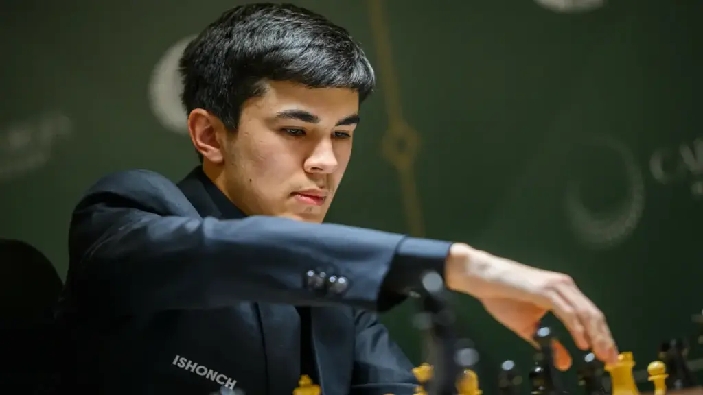 Sindarov hạ Caruana, độc chiếm đỉnh bảng Candidates 2026