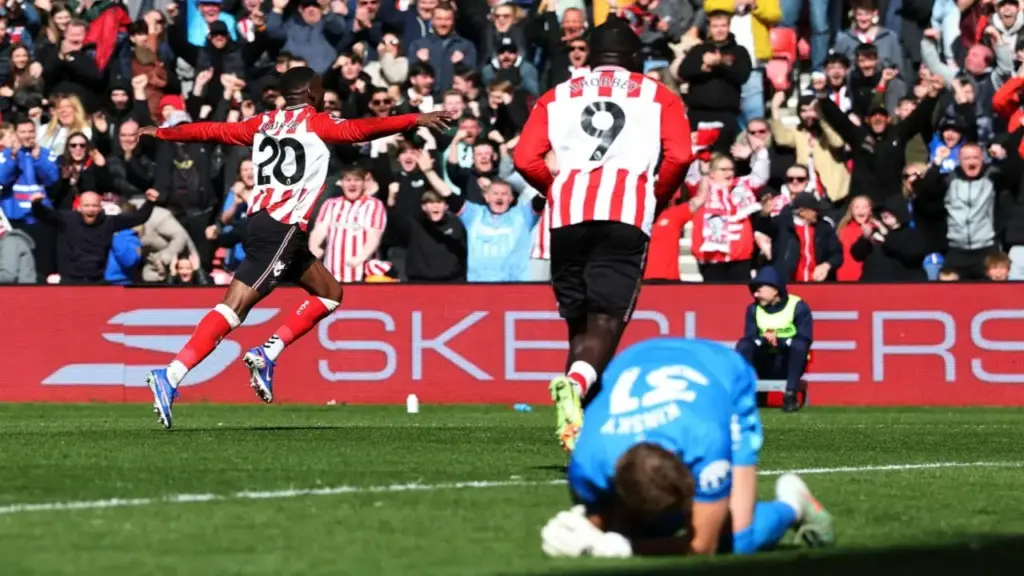 Tottenham lún sâu ở nhóm xuống hạng