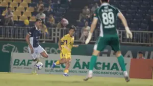 Trung vệ nhập tịch Đỗ Phi Long mắc lỗi nghiêm trọng, CLB Đà Nẵng thua đau SLNA