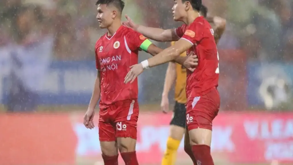 Ai hay hơn Quang Hải ở V-League mùa này?