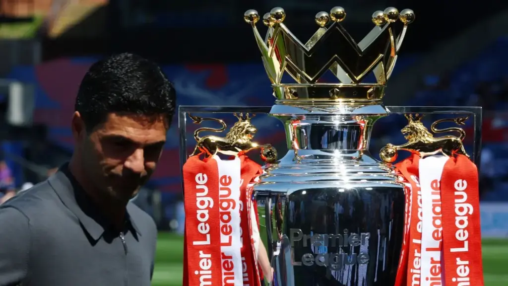 Arsenal ra sân với tư cách nhà vô địch Ngoại hạng Anh