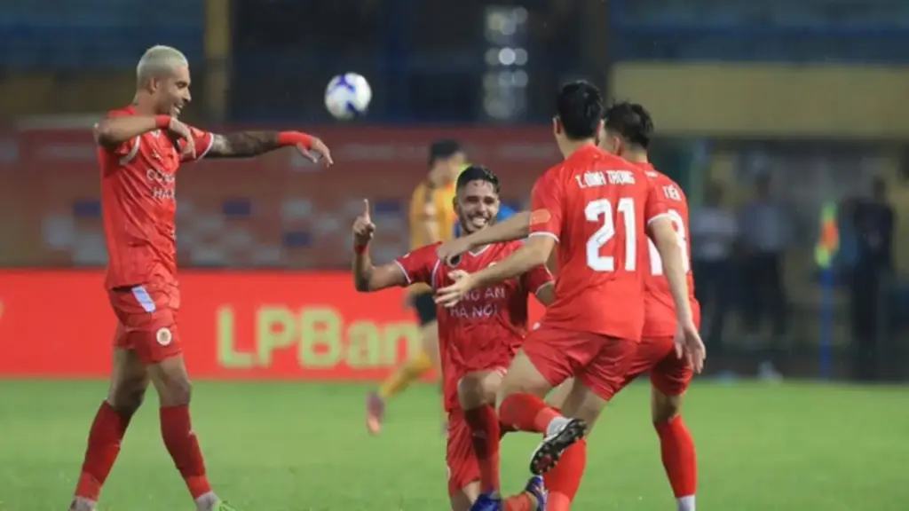 CLB CAHN lên ngôi thuyết phục: Sự định hình mới của bản đồ V-League