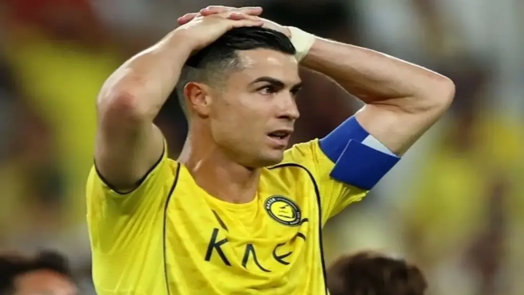 C.Ronaldo từ bỏ huy chương khi Al Nassr thua ở chung kết cúp C2 châu Á