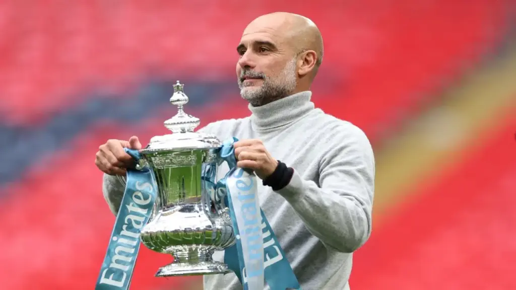 HLV Guardiola chỉ đạo cầu thủ không uống bia, tập trung để vô địch Ngoại hạng Anh