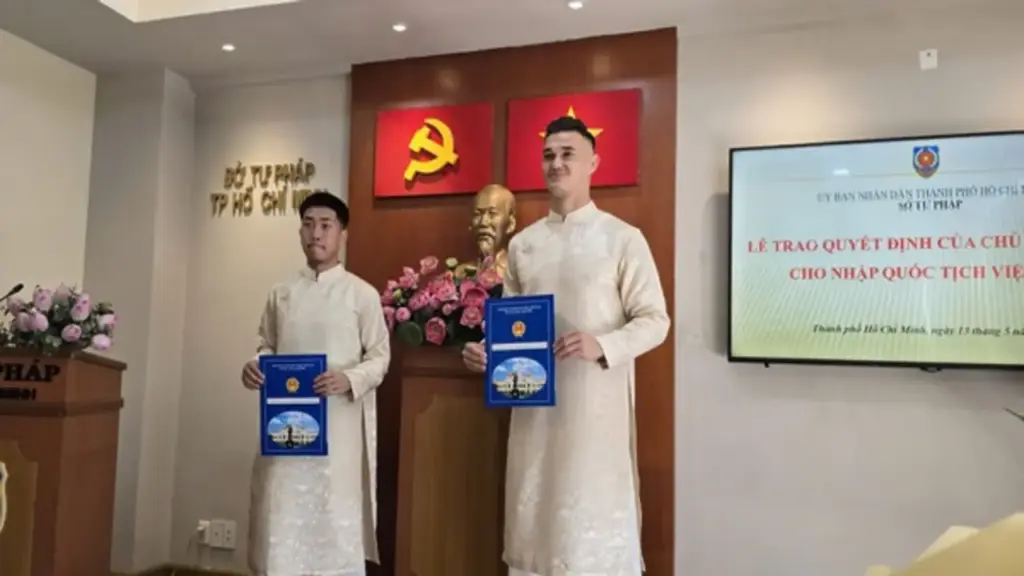 Lê Giang Patrik và Ngô Đăng Khoa chính thức trở thành công dân Việt Nam: Lòng biết ơn dâng trào