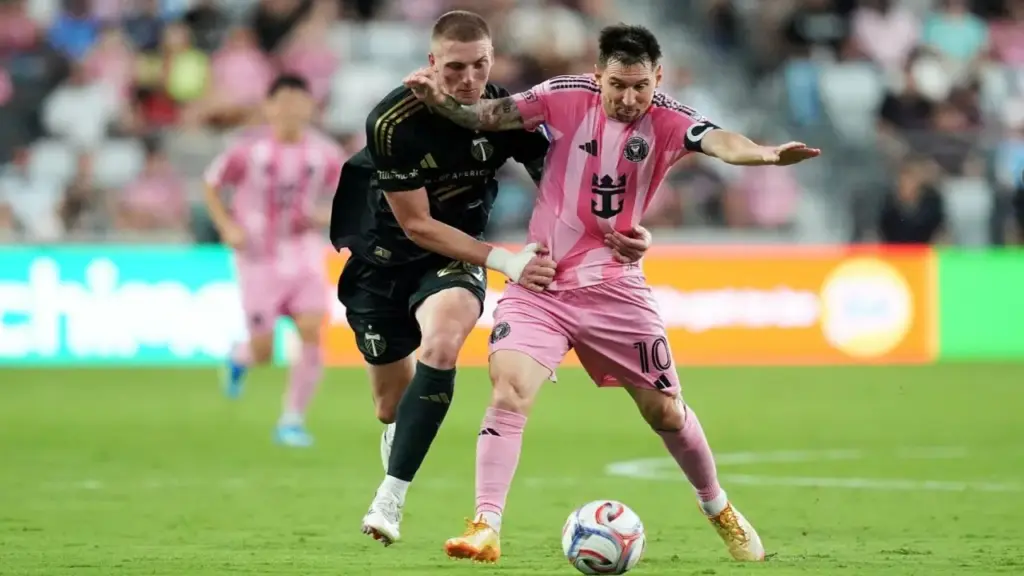 Messi giúp Inter Miami thắng trận đầu tiên trên sân nhà mới NU