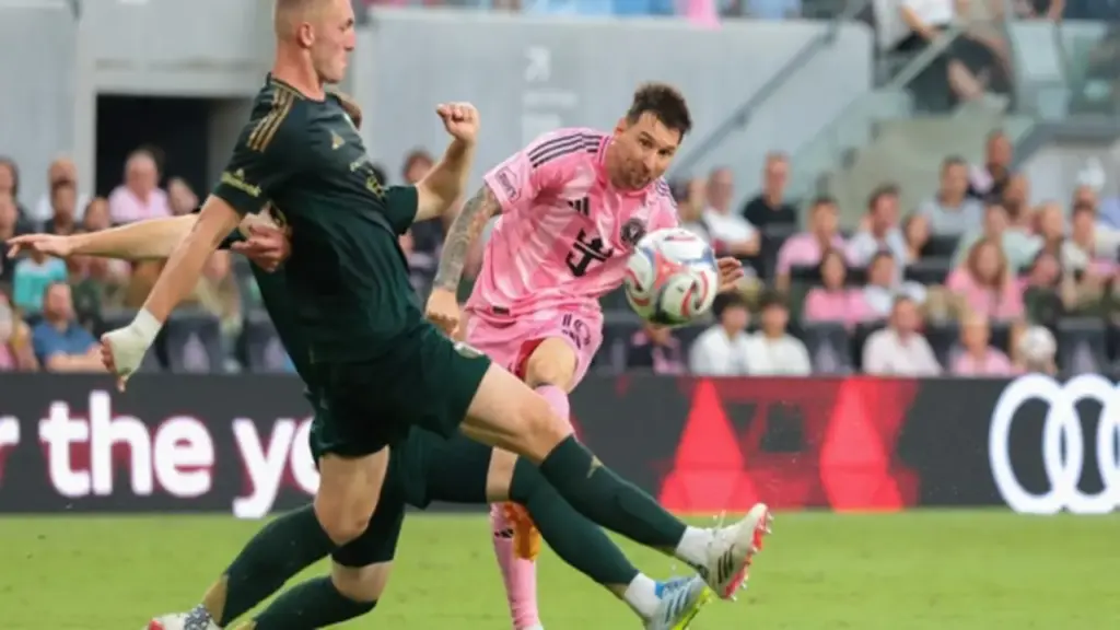 Messi tạo cơn mưa bàn thắng, bất ngờ rời sân sớm ngay trước ngày dự World Cup