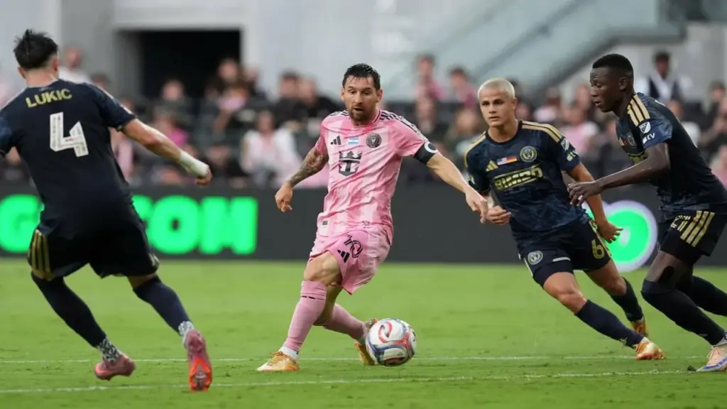 Messi tịt ngòi trong trận đấu có 10 bàn