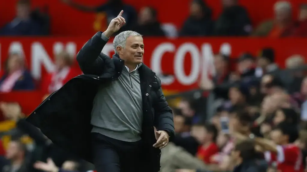 Mourinho ký hợp đồng với Real