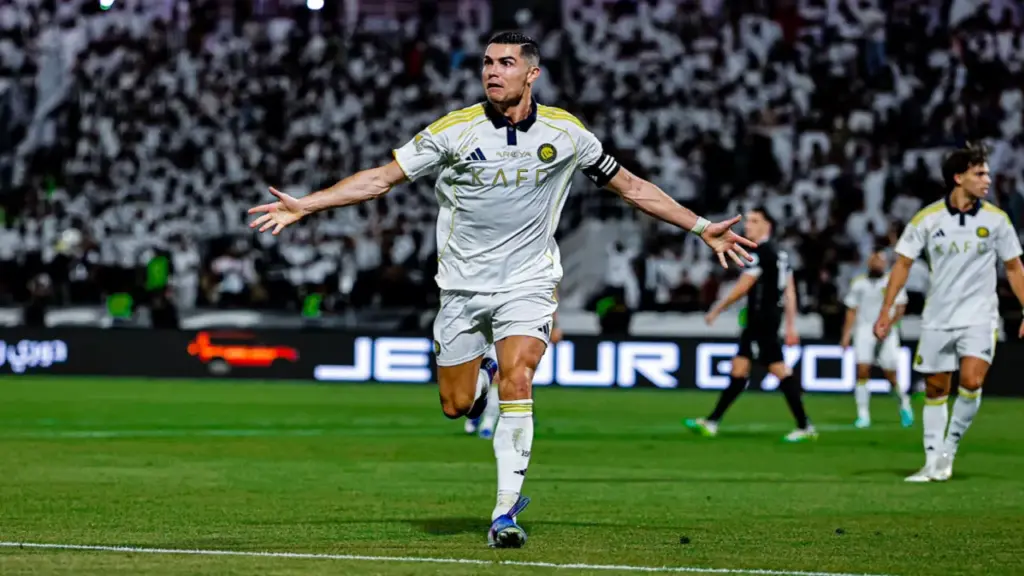 Ronaldo cán mốc 100 bàn tại Saudi League