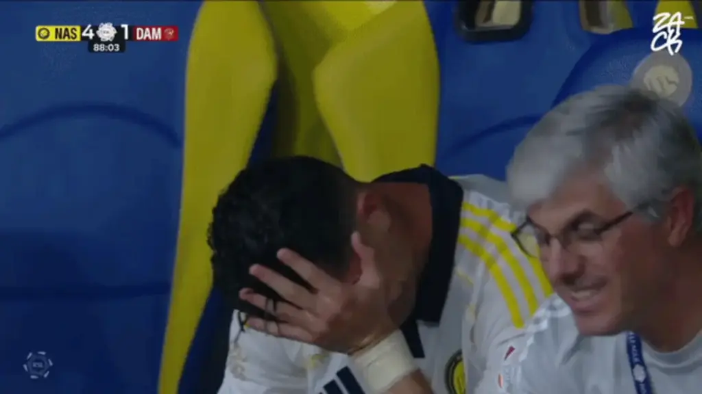 Ronaldo không ngừng khóc khi vô địch Saudi League