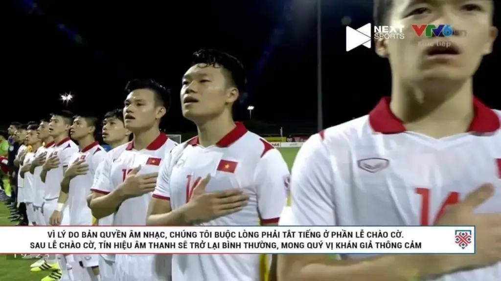 Tuyển Việt Nam từng bị tắt âm thanh khi hát quốc ca do lo ngại 'đánh bản quyền'