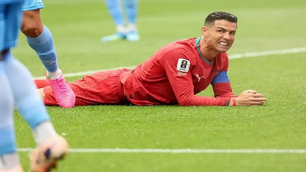 Báo chí thế giới: "Ronaldo đang chứng tỏ mình là ngôi sao hết thời"