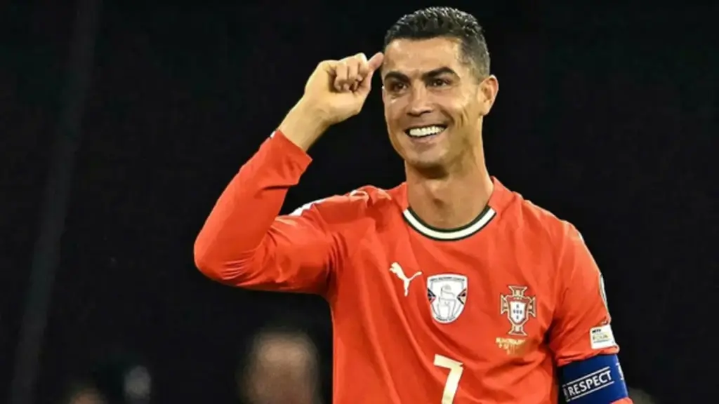 Bồ Đào Nha mạnh hơn nếu Ronaldo chấp nhận lùi lại