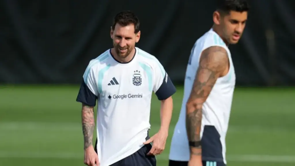 CĐV Brazil ‘yểm bùa’ Messi, người hâm mộ Argentina lập tức đáp trả