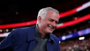 Chủ tịch Real công bố Mourinho
