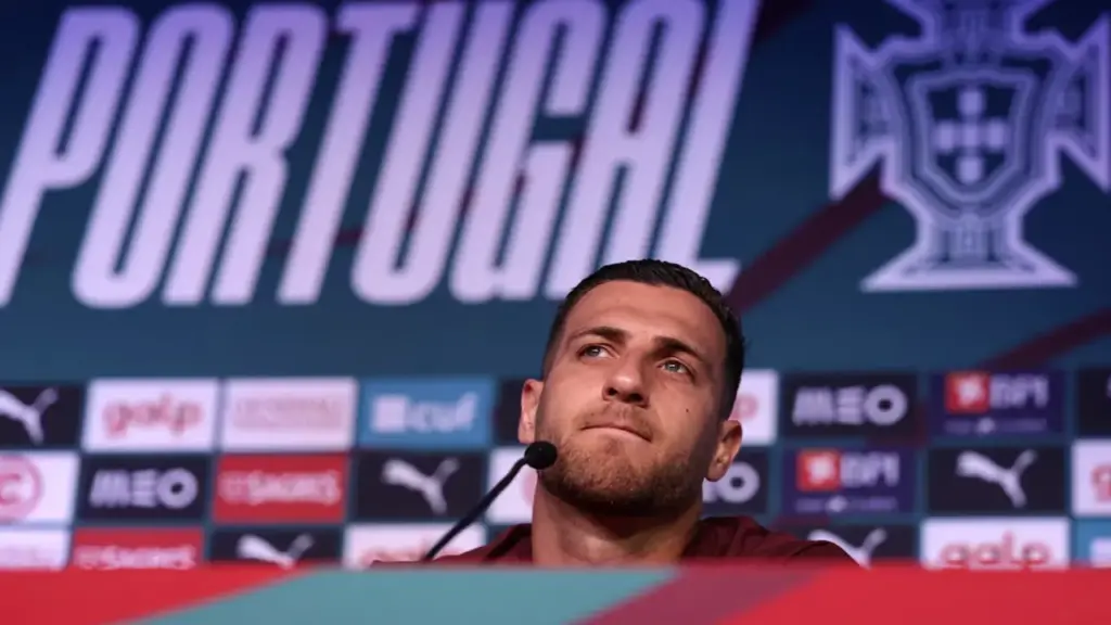 Dalot: 'Áp lực càng lớn, Ronaldo càng nguy hiểm'