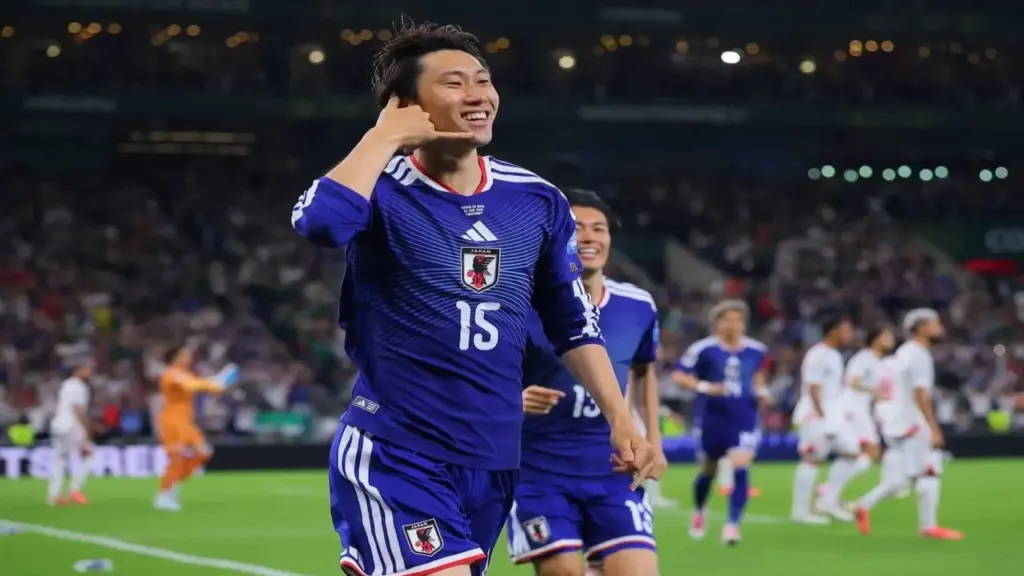 Đội nhà thắng đậm Tunisia 4-0, báo giới Nhật Bản ca ngợi Ayase Ueda