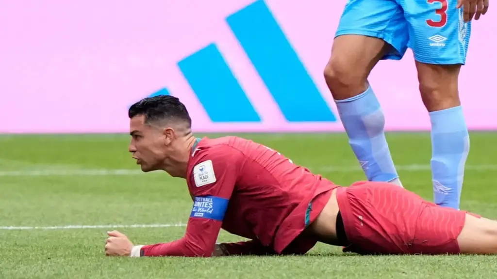 Đội tuyển Bồ Đào Nha nguy cơ chia rẽ vì Ronaldo