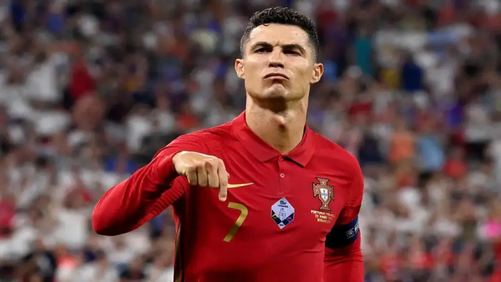 Fan Ronaldo gây rối, FIFA ra tuyên bố đanh thép
