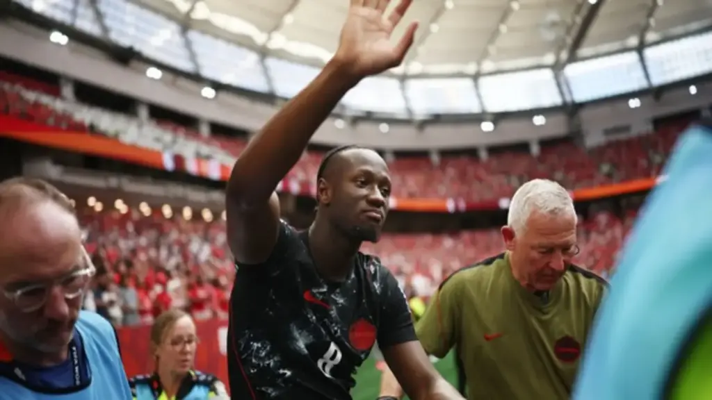 FIFA phải bồi thường cho cầu thủ Canada sau chấn thương kinh hoàng: Hơn 19 tỉ đồng