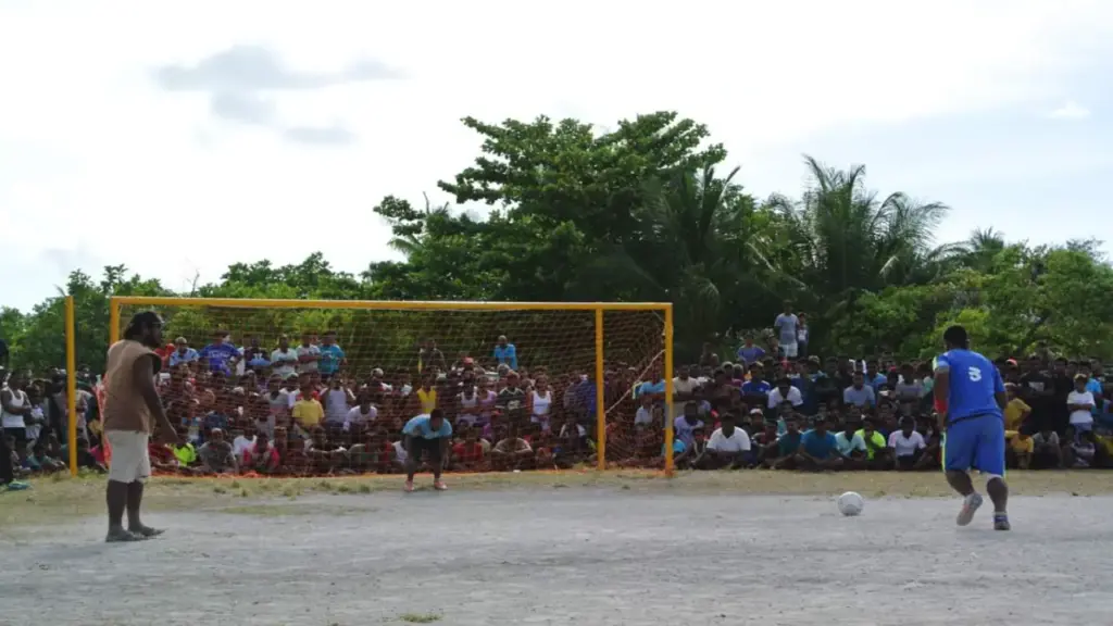Giấc mơ World Cup của quốc gia nguy cơ bị nước biển nhấn chìm
