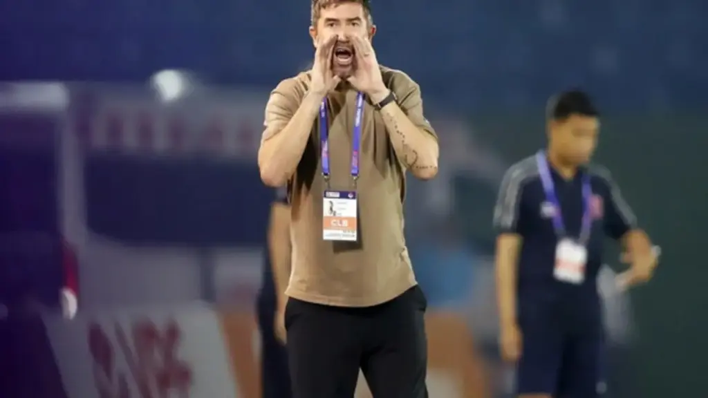 HLV Harry Kewell của CLB Hà Nội chỉ trích đội tuyển Úc, ông Popovic bị chất vấn