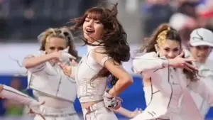Lisa khuấy động khai mạc World Cup ở Mỹ
