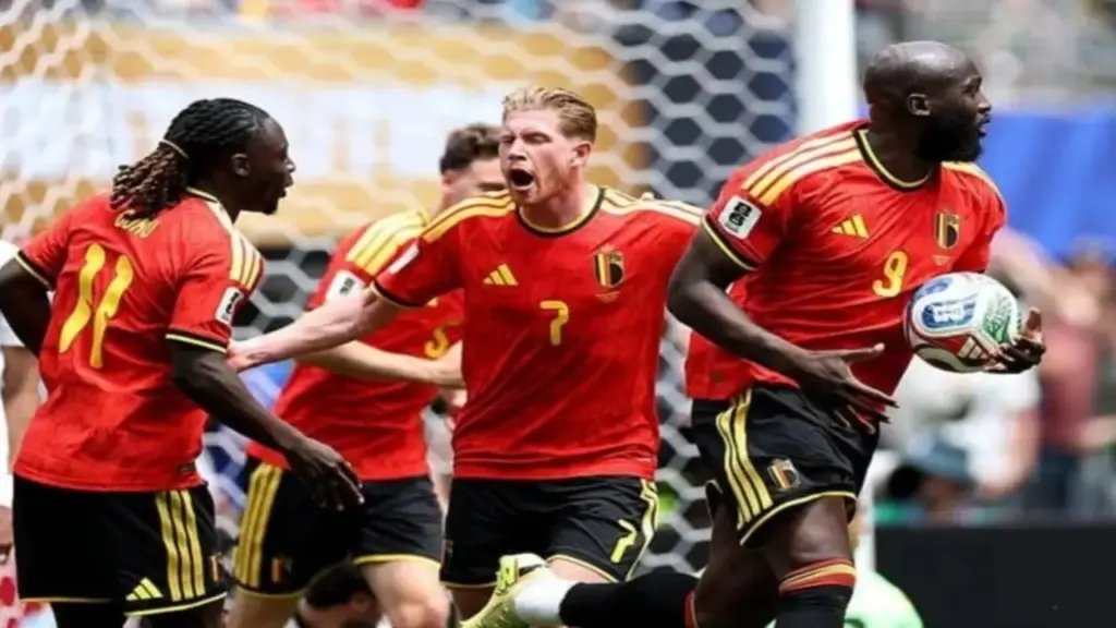Lukaku sắm vai người hùng, Bỉ thoát thua đầy may mắn