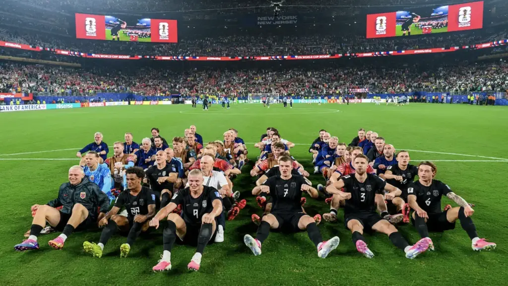 Màn ăn mừng độc nhất của Na Uy khi vượt qua vòng bảng World Cup