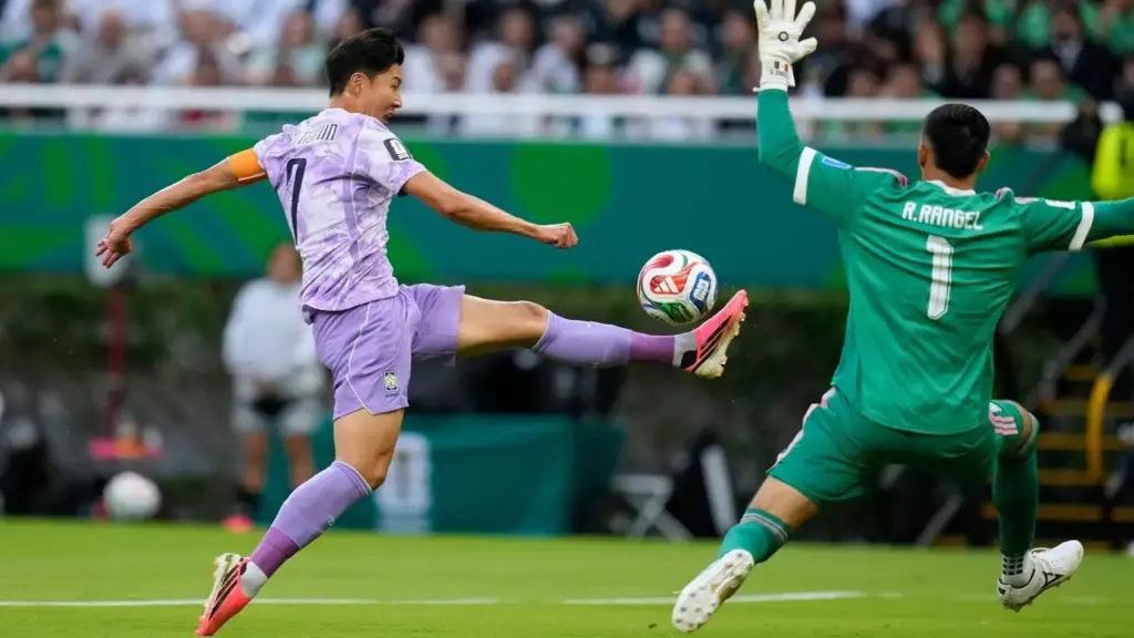 Mexico 1-0 Hàn Quốc (H2): Thủ môn mắc sai lầm