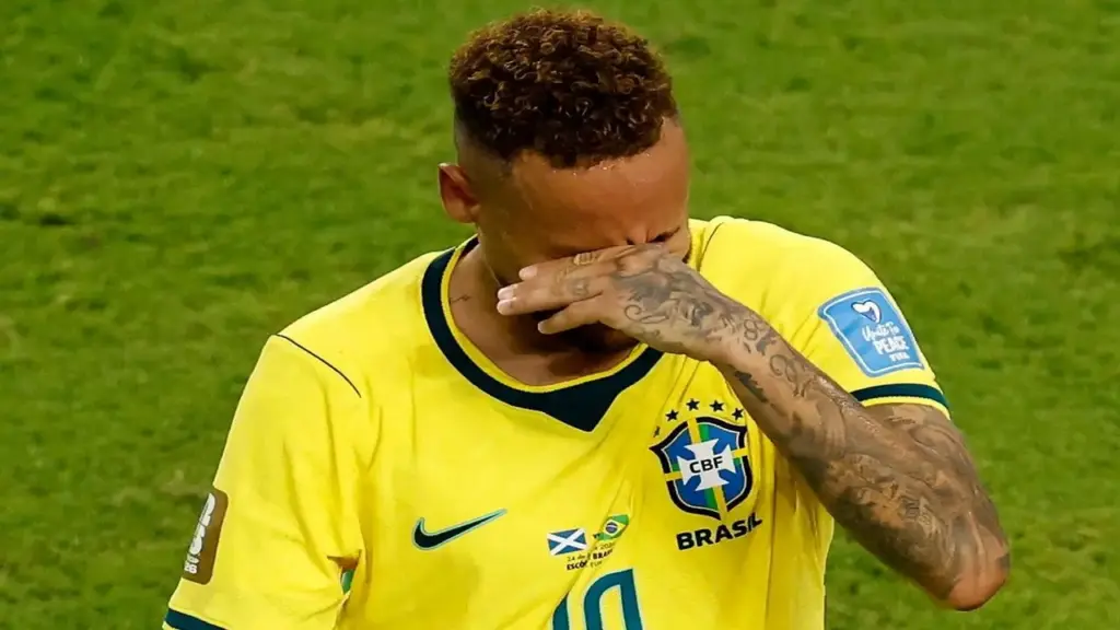 Neymar bật khóc nức nở trong ngày đi vào lịch sử World Cup