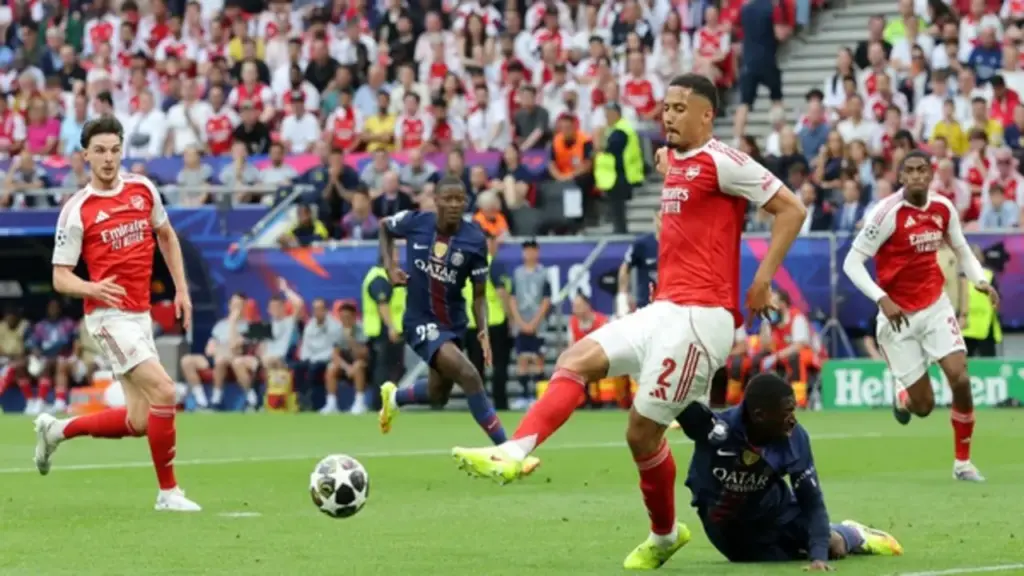 Ngôi sao Arsenal chấn thương sau chung kết Champions League, HLV đội tuyển Pháp lo sốt vó