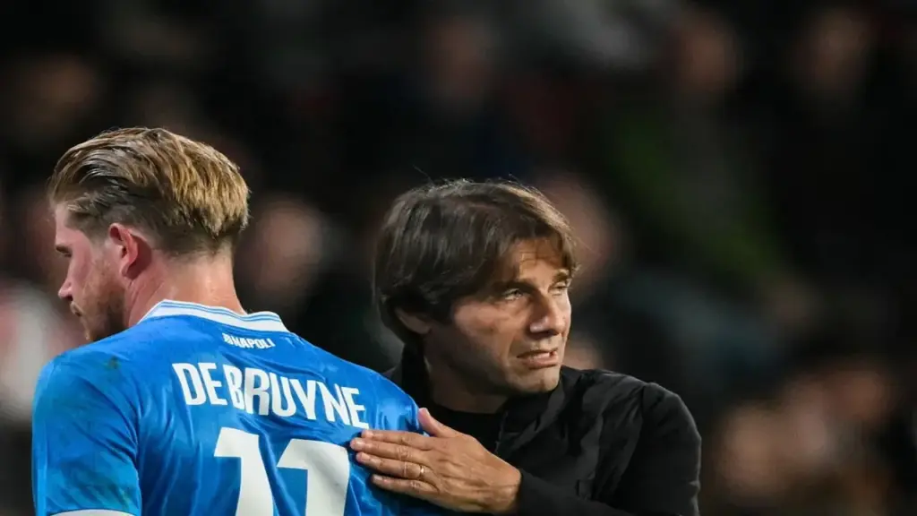 Phía sau vụ De Bryne công kích HLV Conte