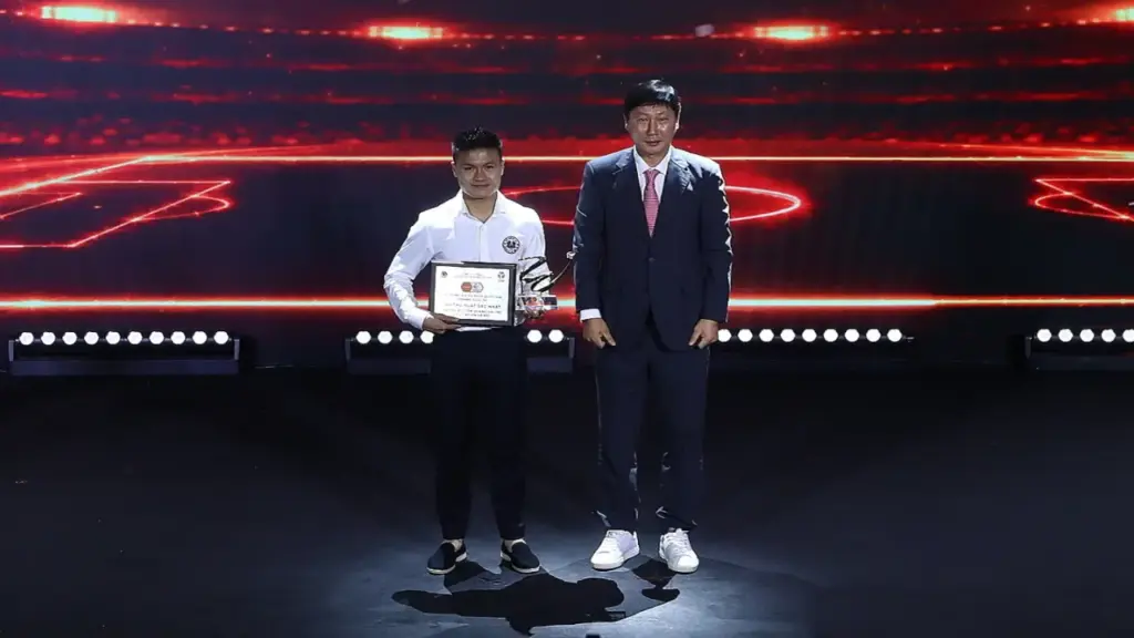 Quang Hải hay nhất V-League 2025-2026