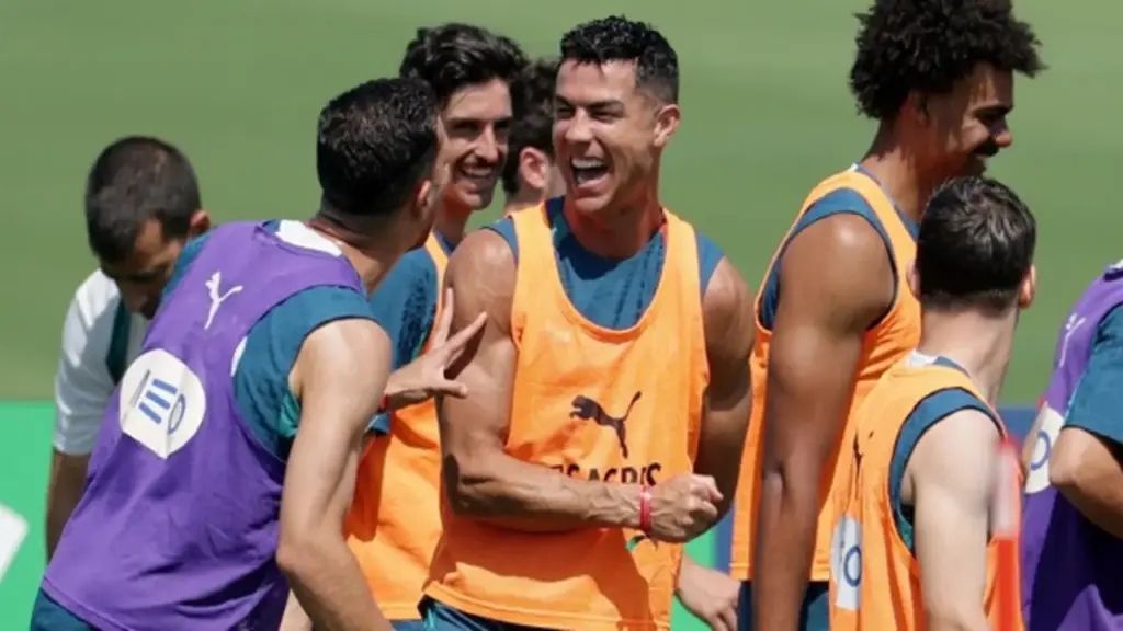 Sao M.U bảo vệ Ronaldo, nói lời gay gắt: Có những người không muốn Bồ Đào Nha thắng