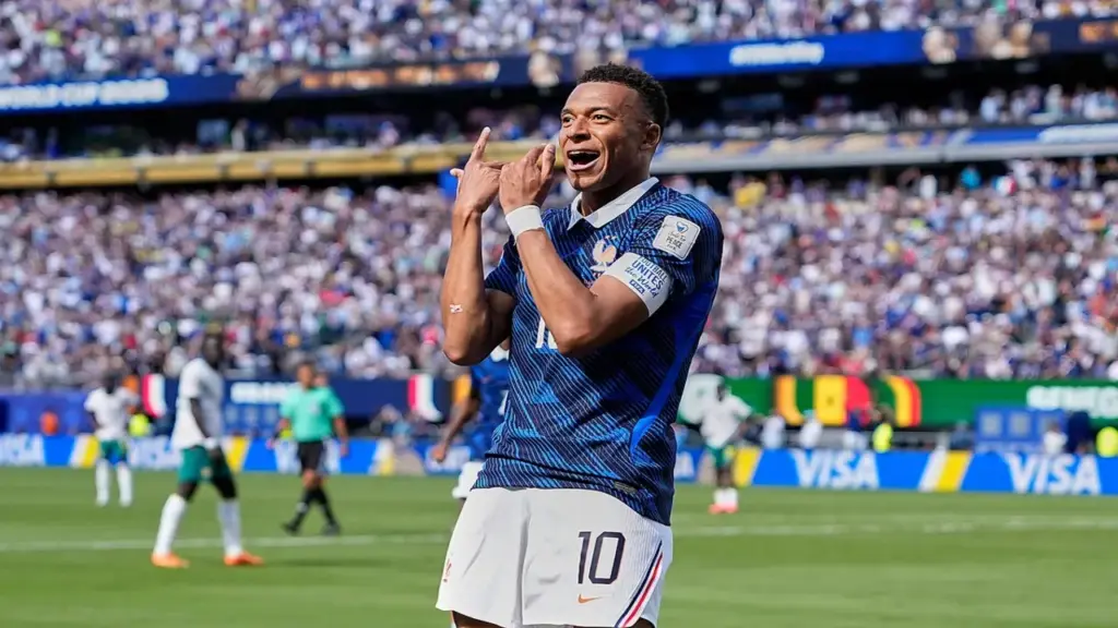 Vì sao Mbappe 'thổi sáo' mừng bàn thắng ở World Cup?