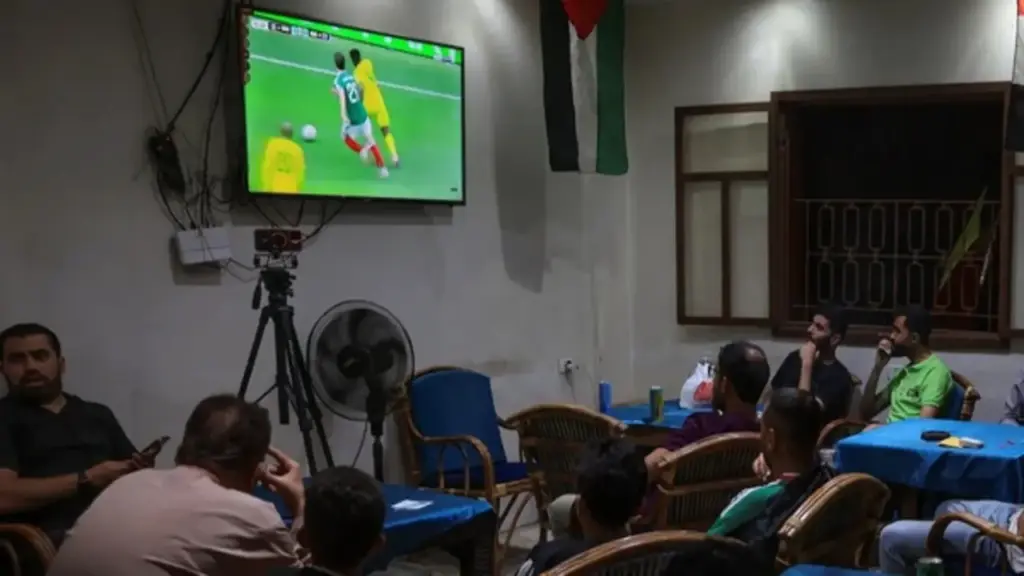 World Cup ở Gaza: Vẫn xem bóng đá dù không biết ngày mai ra sao