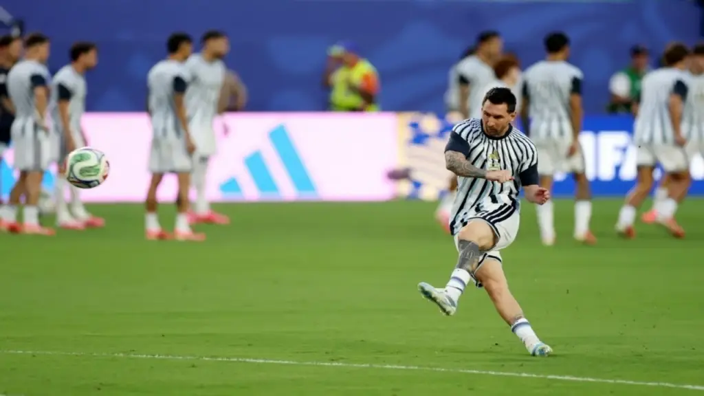 Argentina 0-0 Cape Verde (H1): Messi đá chính