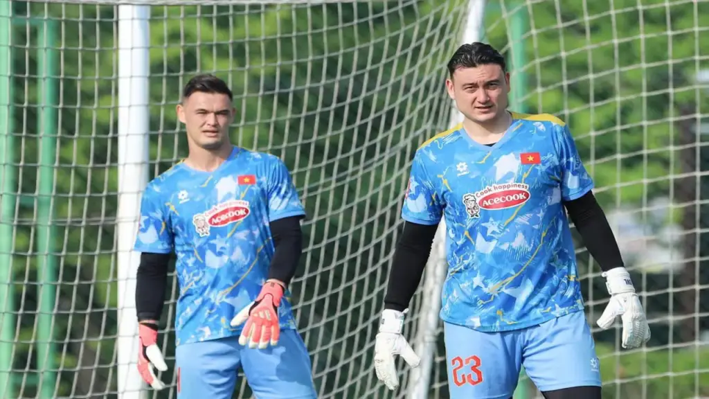 ASEAN Cup 2026: Lê Giang Patrik hay Đặng Văn Lâm bắt chính?