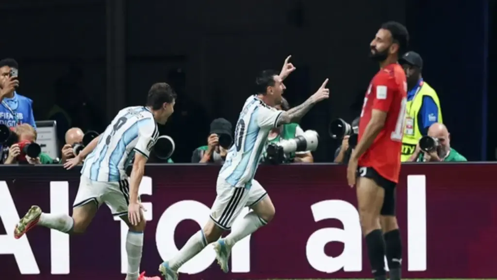 Cựu danh thủ Thierry Henry: ‘Đừng đánh thức con quái vật trong người Messi, khủng khiếp lắm’